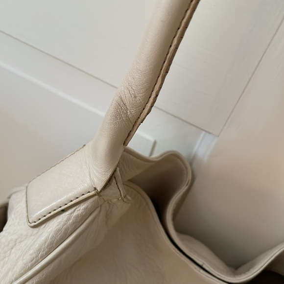 ANN TAYLOR OFF WHITE shoulder bag
Leather or hand bag - Picture 5 of 6